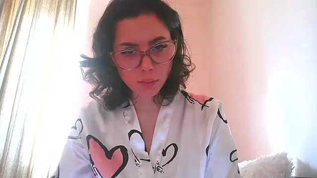 LovelyJulliette online show from October 22, 2025, 12:05 pm