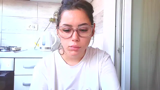 LovelyJulliette online show from October 28, 2025, 1:14 pm