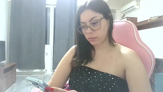 LovelyJulliette online show from June 1, 2026, 10:33 pm