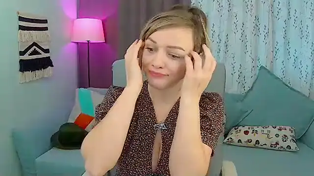 NandiSmile online show from October 18, 2025, 12:06 pm