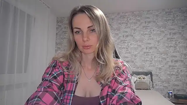 Snapshot of AlissonBia chatting on October 9, 2025, 8:29 pm AlissonBia online show from October 9, 2025, 8:29 pm