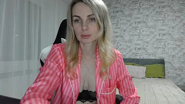 AlissonBia online show from May 6, 2026, 8:58 pm