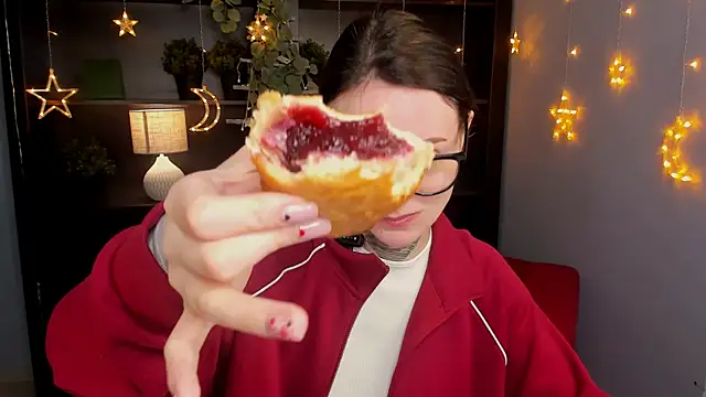 VeliraBraitberg online show from April 12, 2026, 10:42 am