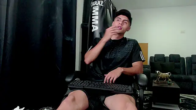 Stiven CL online show from November 20, 2025, 5:40 am