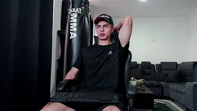 Stiven CL online show from November 21, 2025, 9:46 pm