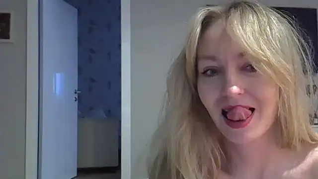 Snapshot of ZarinaSwift chatting on February 19, 2025, 5:16 am ZarinaSwift online show from February 19, 2025, 5:16 am
