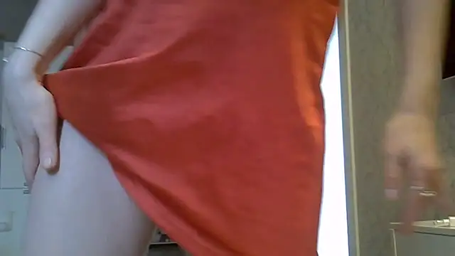 Snapshot of ZarinaSwift chatting on May 16, 2026, 6:54 am ZarinaSwift online show from May 16, 2026, 6:54 am
