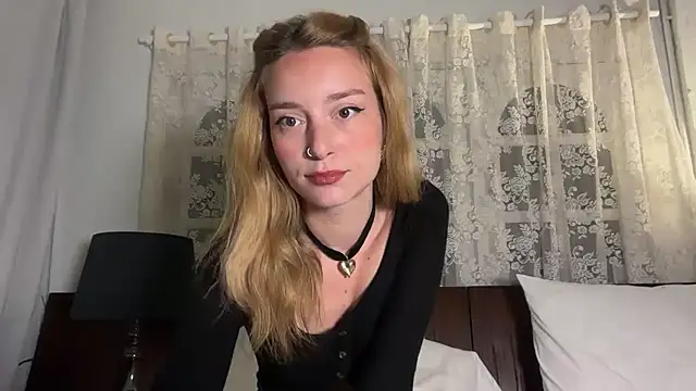 SirenaBelle online show from May 17, 2026, 9:55 pm