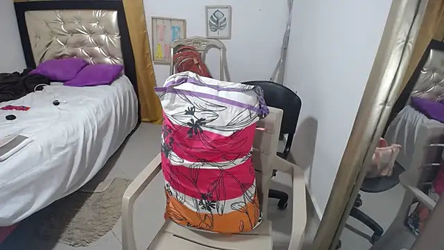 momyhotxx online show from January 16, 2025, 2:09 am