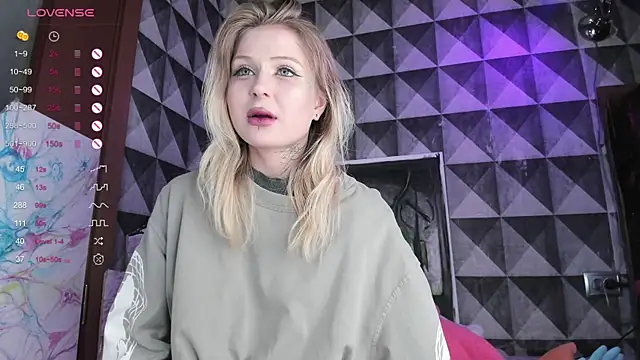 Snapshot of little_grinch666 chatting on April 11, 2026, 7:18 pm little grinch666 online show from April 11, 2026, 7:18 pm