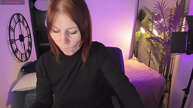 Snapshot of ZoeEast chatting on October 22, 2025, 1:55 pm ZoeEast online show from October 22, 2025, 1:55 pm