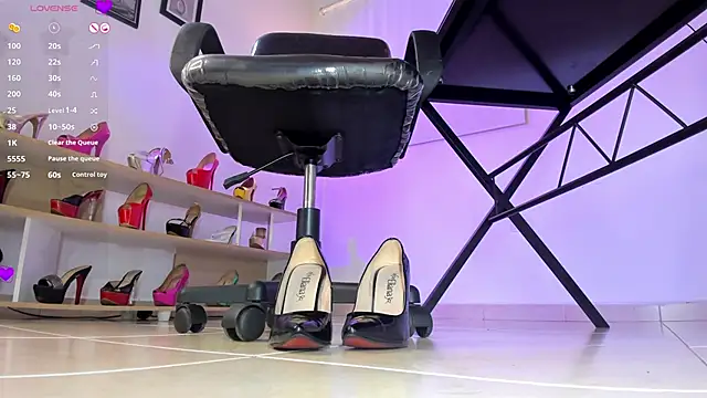 violettastrada online show from February 8, 2025, 11:13 pm