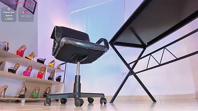 violettastrada online show from February 15, 2025, 8:33 pm