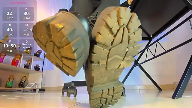 violettastrada online show from February 17, 2025, 8:47 pm