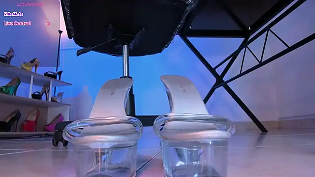 violettastrada online show from March 8, 2025, 9:40 pm