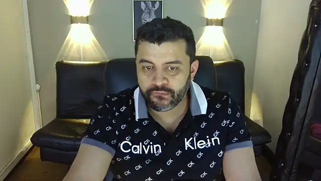 Snapshot of Santi_Ruiz2 chatting on January 9, 2025, 1:39 am Santi Ruiz2 online show from January 9, 2025, 1:39 am