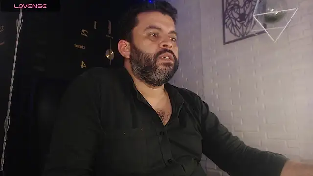 Snapshot of Santi_Ruiz2 chatting on January 22, 2025, 6:20 pm Santi Ruiz2 online show from January 22, 2025, 6:20 pm