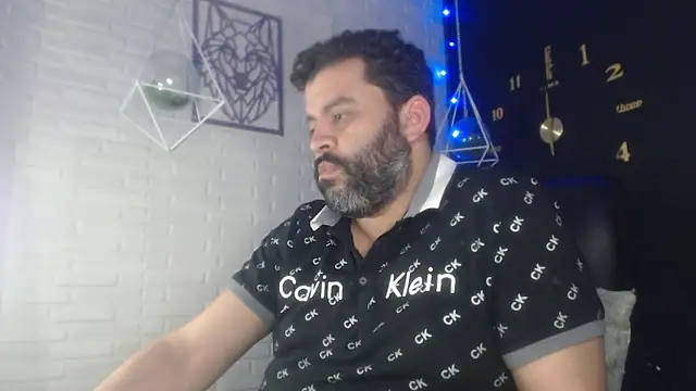 Snapshot of Santi_Ruiz2 chatting on January 29, 2025, 11:25 pm Santi Ruiz2 online show from January 29, 2025, 11:25 pm