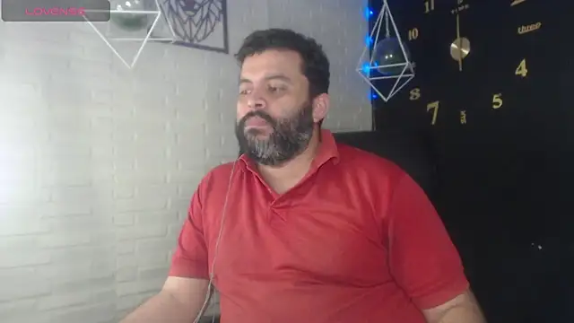 Snapshot of Santi_Ruiz2 chatting on February 4, 2025, 3:44 am Santi Ruiz2 online show from February 4, 2025, 3:44 am