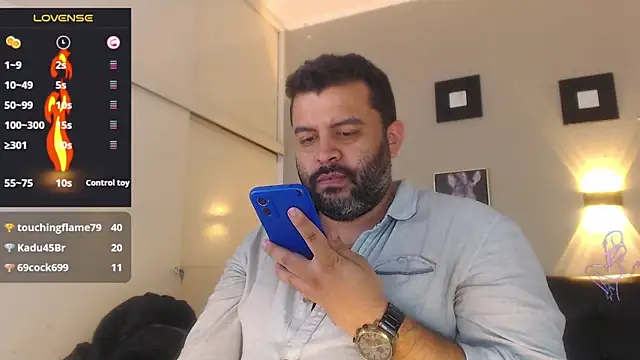 Snapshot of Santi_Ruiz2 chatting on February 22, 2025, 9:26 pm Santi Ruiz2 online show from February 22, 2025, 9:26 pm