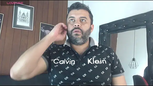Snapshot of Santi_Ruiz2 chatting on March 1, 2025, 2:34 pm Santi Ruiz2 online show from March 1, 2025, 2:34 pm