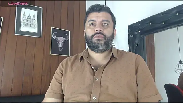 Snapshot of Santi_Ruiz2 chatting on March 4, 2025, 2:10 pm Santi Ruiz2 online show from March 4, 2025, 2:10 pm