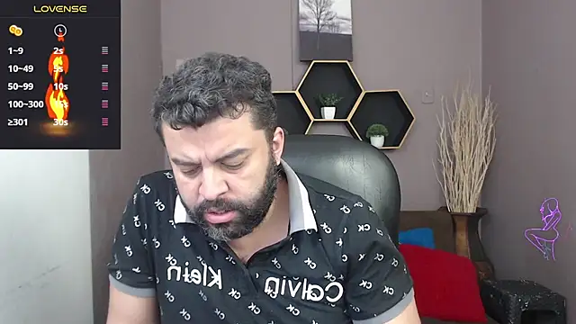 Snapshot of Santi_Ruiz2 chatting on March 14, 2025, 1:46 pm Santi Ruiz2 online show from March 14, 2025, 1:46 pm