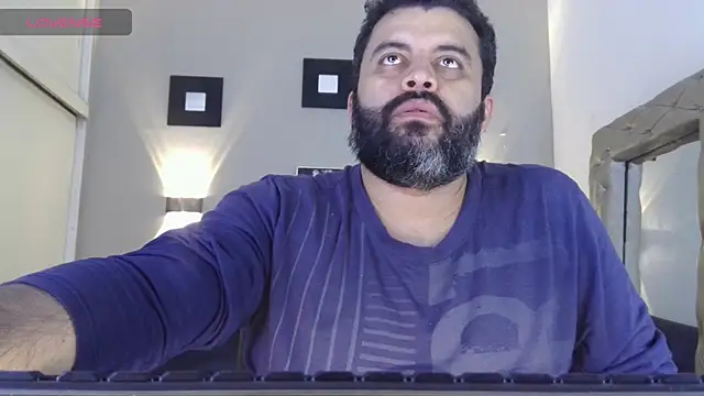 Snapshot of Santi_Ruiz2 chatting on March 18, 2025, 1:00 am Santi Ruiz2 online show from March 18, 2025, 1:00 am