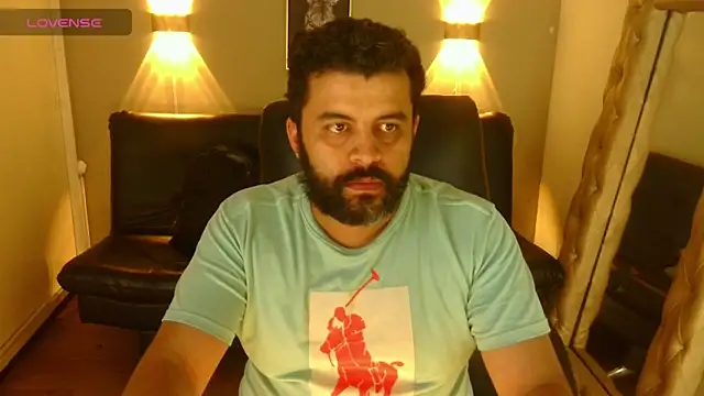 Snapshot of Santi_Ruiz2 chatting on March 20, 2025, 11:34 pm Santi Ruiz2 online show from March 20, 2025, 11:34 pm
