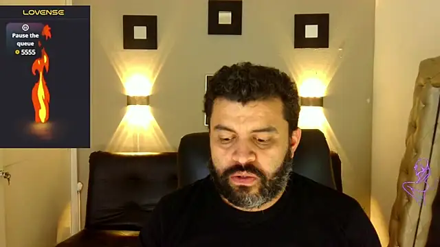 Snapshot of Santi_Ruiz2 chatting on March 22, 2025, 12:06 am Santi Ruiz2 online show from March 22, 2025, 12:06 am