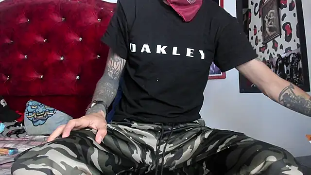Snapshot of Aaron_BigDickxxx chatting on January 16, 2025, 6:56 am Aaron BigDickxxx online show from January 16, 2025, 6:56 am