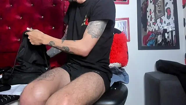 Snapshot of Aaron_BigDickxxx chatting on January 28, 2025, 7:11 am Aaron BigDickxxx online show from January 28, 2025, 7:11 am