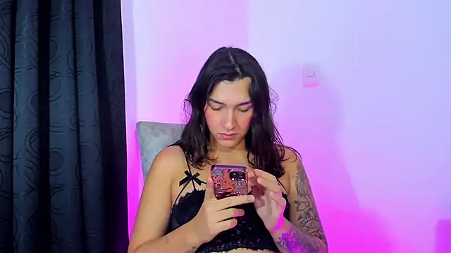 Snapshot of Camila_Coxx chatting on December 7, 2024, 7:38 am Camila Coxx online show from December 7, 2024, 7:38 am