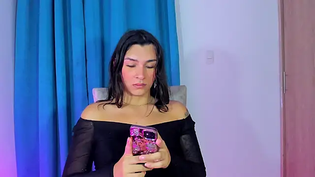 Snapshot of Camila_Coxx chatting on January 5, 2025, 7:49 am Camila Coxx online show from January 5, 2025, 7:49 am