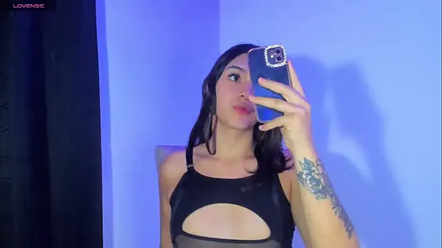 Snapshot of Camila_Coxx chatting on February 13, 2025, 5:16 am Camila Coxx online show from February 13, 2025, 5:16 am