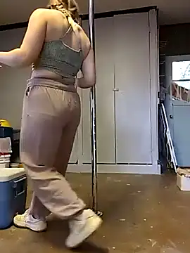 curvycakecutie online show from March 9, 2026, 6:56 pm