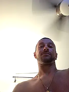 Snapshot of Twin2222 chatting on October 21, 2025, 4:24 am Twin2222 online show from October 21, 2025, 4:24 am