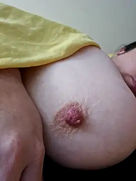 Snapshot of ashezjxm8698 chatting on November 3, 2025, 10:27 am ashezjxm8698 online show from November 3, 2025, 10:27 am