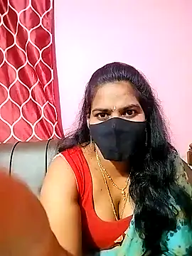 Snapshot of melina214 chatting on December 18, 2024, 5:42 pm melina214 online show from December 18, 2024, 5:42 pm