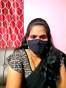 Snapshot of melina214 chatting on January 10, 2025, 5:02 pm melina214 online show from January 10, 2025, 5:02 pm