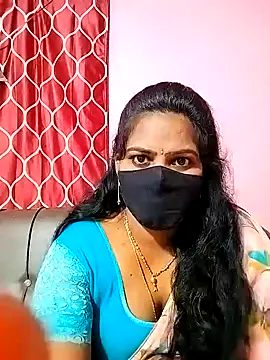 Snapshot of melina214 chatting on January 13, 2025, 4:41 pm melina214 online show from January 13, 2025, 4:41 pm