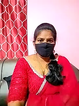 Snapshot of melina214 chatting on January 16, 2025, 5:01 pm melina214 online show from January 16, 2025, 5:01 pm