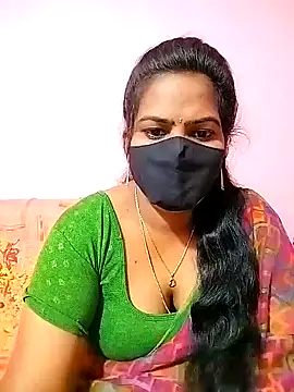 Snapshot of melina214 chatting on February 4, 2025, 3:44 am melina214 online show from February 4, 2025, 3:44 am