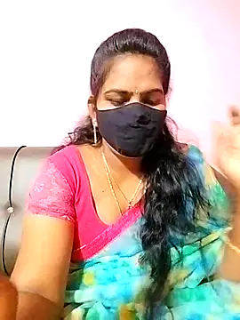 Snapshot of melina214 chatting on February 8, 2025, 5:08 pm melina214 online show from February 8, 2025, 5:08 pm