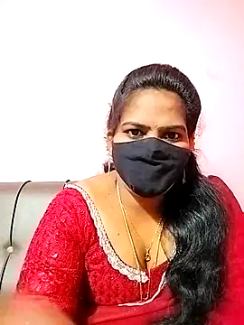 Snapshot of melina214 chatting on February 10, 2025, 4:47 pm melina214 online show from February 10, 2025, 4:47 pm
