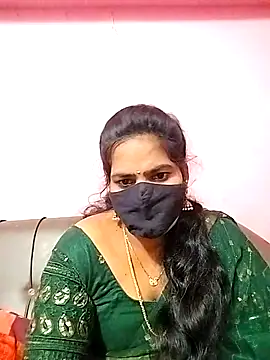 Snapshot of melina214 chatting on October 7, 2025, 4:37 pm melina214 online show from October 7, 2025, 4:37 pm