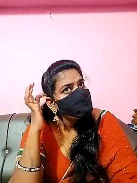 Snapshot of melina214 chatting on October 10, 2025, 3:38 am melina214 online show from October 10, 2025, 3:38 am