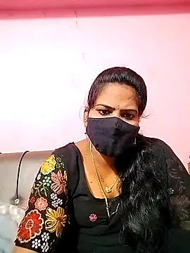 Snapshot of melina214 chatting on October 17, 2025, 3:31 am melina214 online show from October 17, 2025, 3:31 am