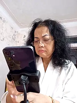 Hotestlove online show from November 1, 2025, 2:52 pm