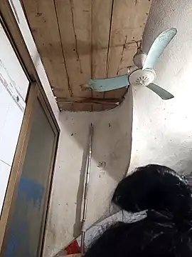 Hotestlove online show from April 10, 2026, 1:27 pm